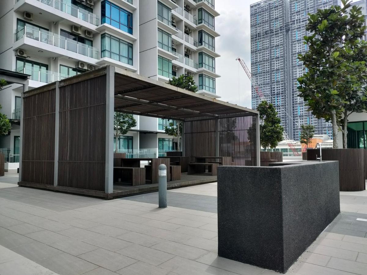 One Residences Near Trx Exchange Mall By Birdy *
