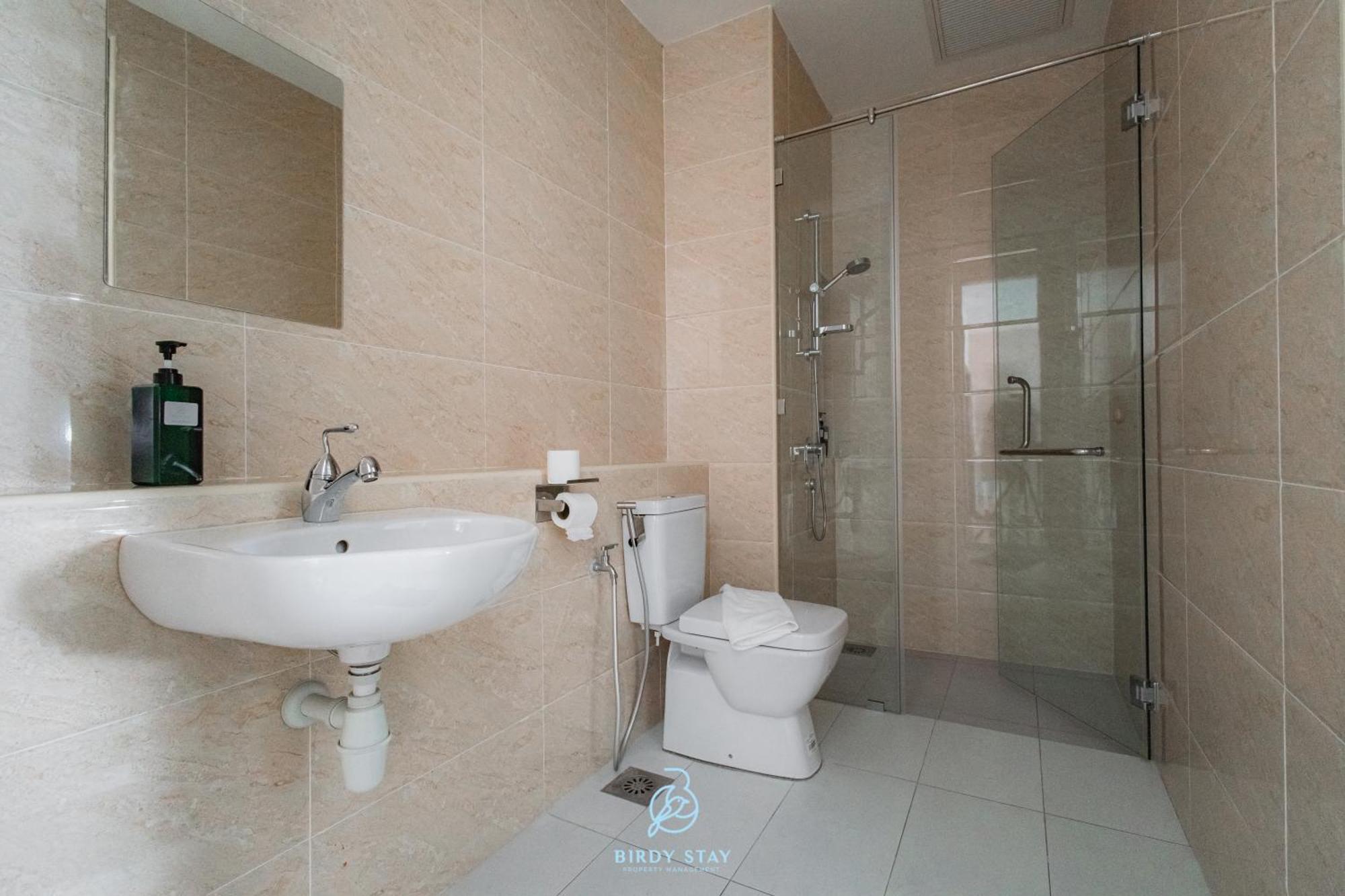 One Residences Near Trx Exchange Mall By Birdy Apartment *